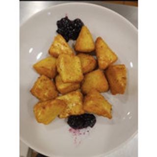 Triángulos de queso brie frito 