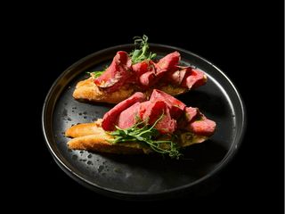 Брускета з ростбіфом (100г)