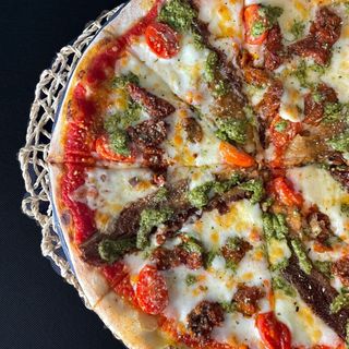 Pizza provolone y tomate en tempura