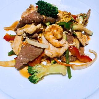 Verduras mixto con pollo y ternera al wok