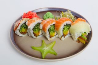 Uramaki Tęczowa California