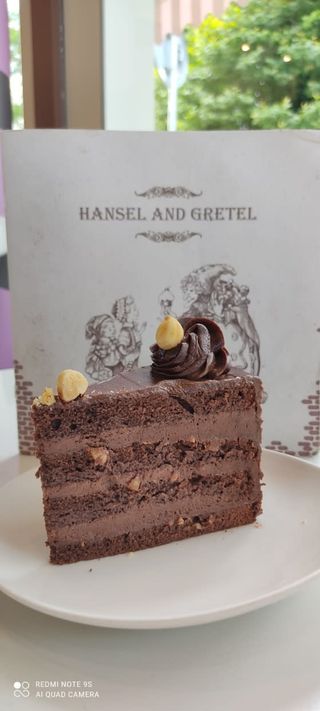 Кафява торта с лешници (1 парче)