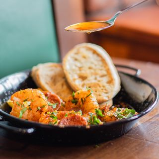 Frywolne krewetki z chorizo