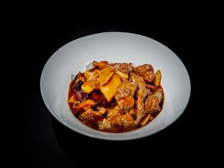 111B. Ternera Con Bambú Y Setas