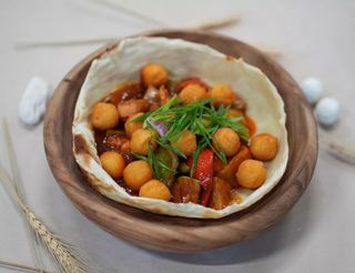 Қамырға оралған тауық еті (350г)