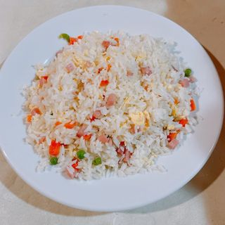 40. Arroz Frito Con Tres Delicias