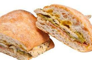 PAN DE ANDALUZA DE POLLO ASADO CON ALIOLI CASERO