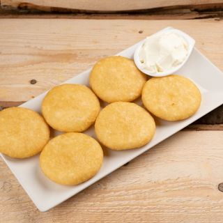 Arepitas con nata criolla