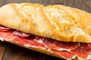 Bocadillo Ibérico y Tumaca 