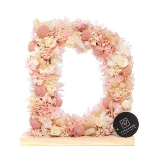 D en tonos rosas y blancos