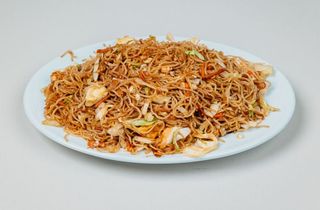 136. Оризови спагети със зеленчуци