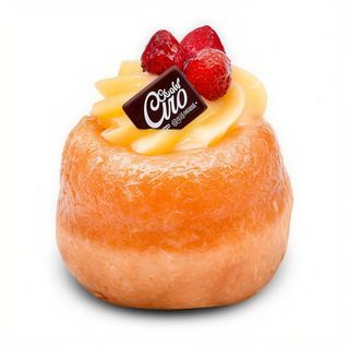 Babà con crema e fragoline