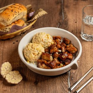 Sălățică de boeuf cu tigaie de purcel grăsuț