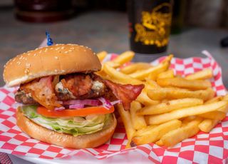 Menú Hamburguesa De Pollo Con Bacon