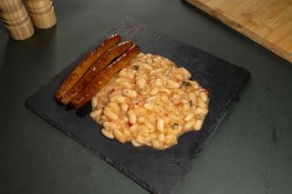 Iahnie de fasole cu carnaciori