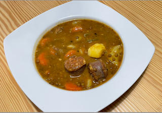 Lentejas estofadas con chorizo asturiano 