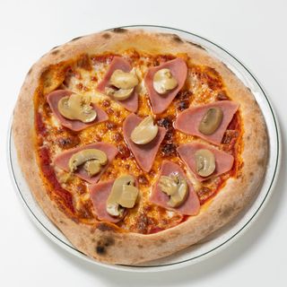 Pizza De Jamón Y Champiñones