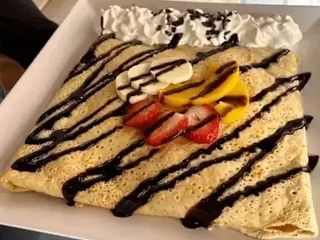 37D. Mix owoców z twarogiem i bitą śmietaną