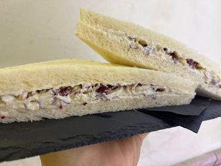 Tramezzino radicchio gorgonzola noci e maionese