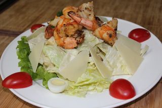 Салат "Цезарь" с креветками