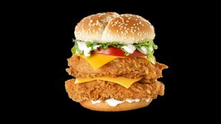 Меню двоен пилешки бургер + пържени картофи + Напитка