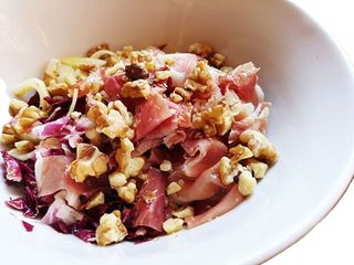 Radicchio, Gorgonzola, noci e speck croccante