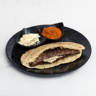 Gurmanska pljeskavica s pomfritom