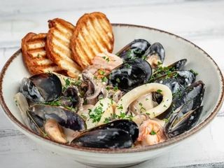 Плато морепродуктів у вершковому соусі (920/45g)