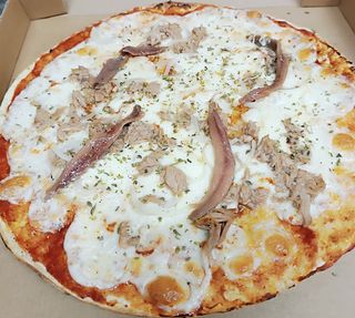 Pizze atunecina (33 cm.)