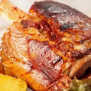 Codillo A Baja Temperatura Con Patatas Asadas