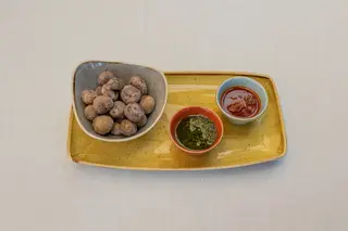 Papas De Color Arrugadas Con Degustación De Mojos