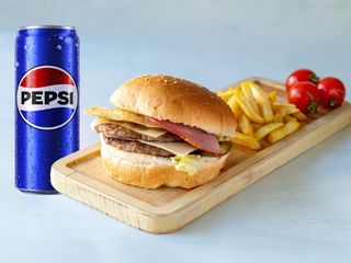 Dupla vratolomija burger, pomfrit i Pepsi