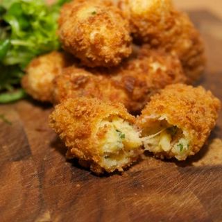 Mini rulou din cartofi cu branza