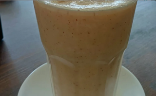 Smoothie cocco, ananas, lime e menta