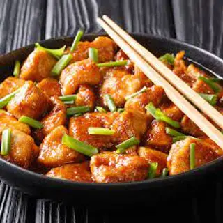 Chicken in Hot Garlic Sauce Served in Taro Nest