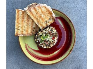 Запечений камамбер з журавлиним соусом (150/80g)