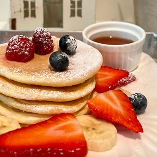 PANCAKES CON FRUTTI DI BOSCO