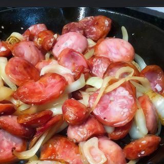 Linguiça acebolada .