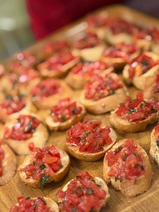 Bruschette cu rosii proaspete si parmezan