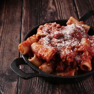 RIGATONI BOLOGNESA