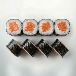 Maki z łososiem