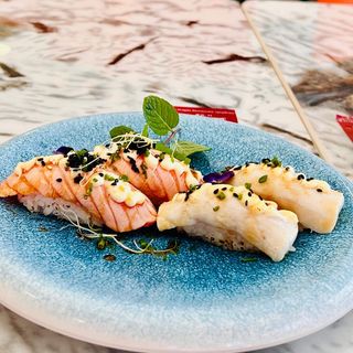 23. NIGIRI TOASTADO SALMÃO 6 peças + NIGIRI TOASTADO PEIXE MANTEIGA 6 peças