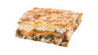 Блин с курицей, грибами, зеленью, сыром и соусом