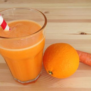 Zumo de naranja con zanahoria y jengibre