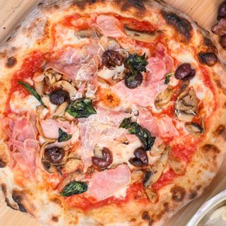 Pizza capricciosa mezzo metro