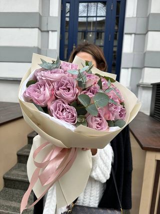 15 лавандових троянд з евкаліптом