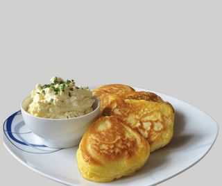 Uštipci sa sirom i kajmakom