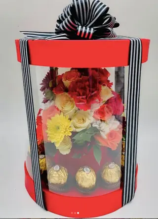Round Pvc & Chocolates Flower Box