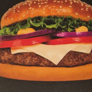 Hamburguesa De Carne Con Queso Y Huevo