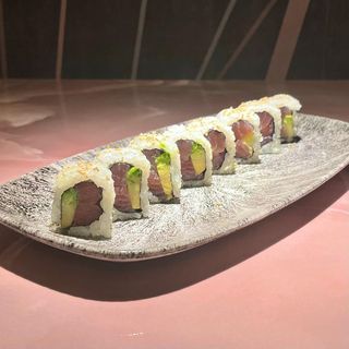 82. Maguro avocado - 8 pezzi